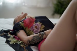 Camille-marie busty call girls